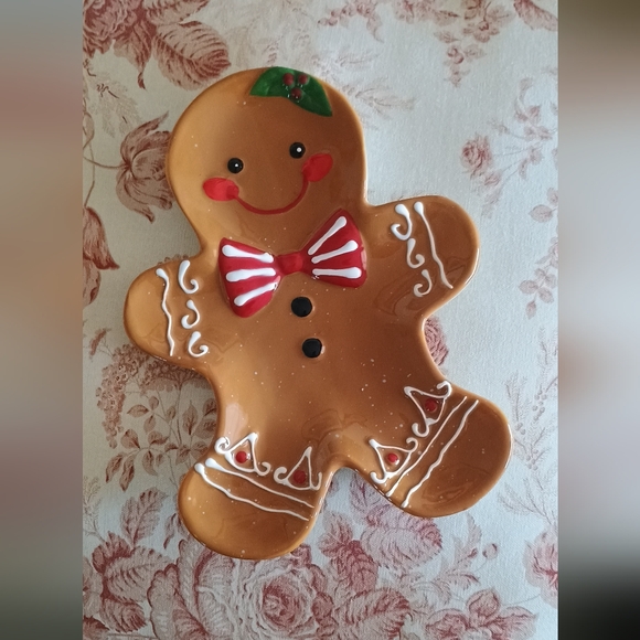 Publix Other - Gingerbread Boy Holiday Dish